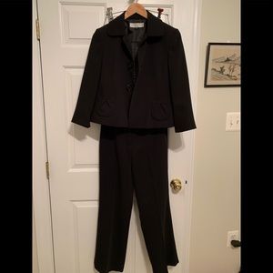 3/4 sleeve suit